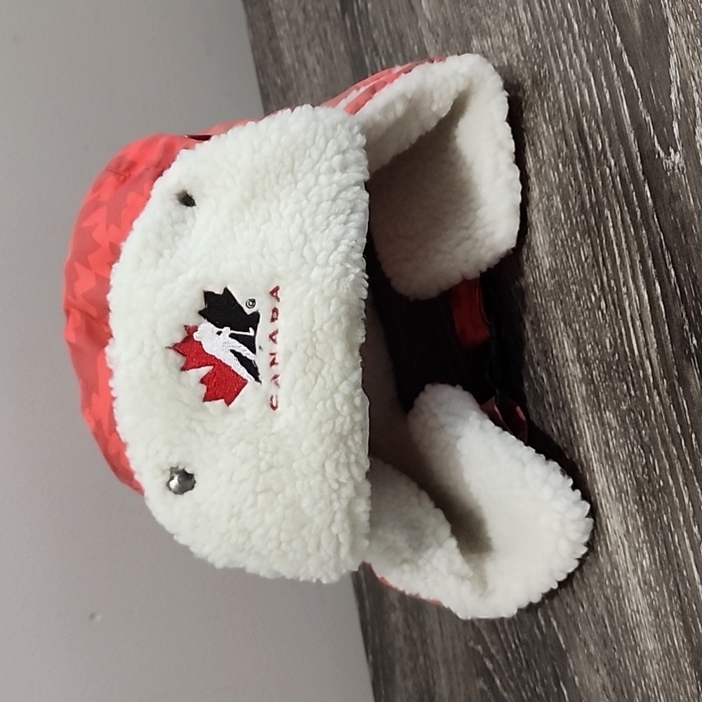 BNWT Vintage Roger Edwards Sport Hockey Canada Printed Fleece Bomber Hat